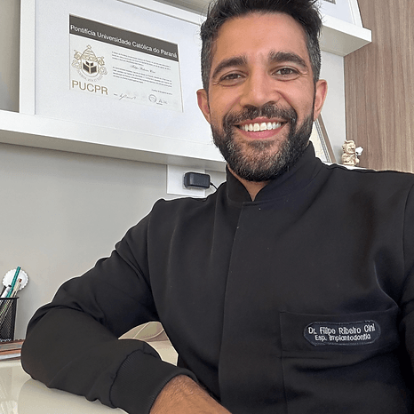 Dr. Filipe Cini no consultório
